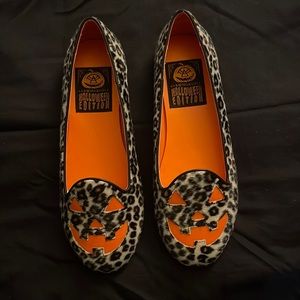 Strange cult Leopard flats